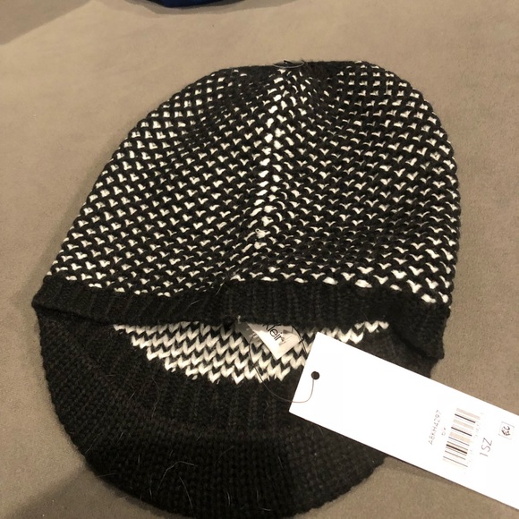 Calvin Klein hat black and white knit - Picture 1 of 2